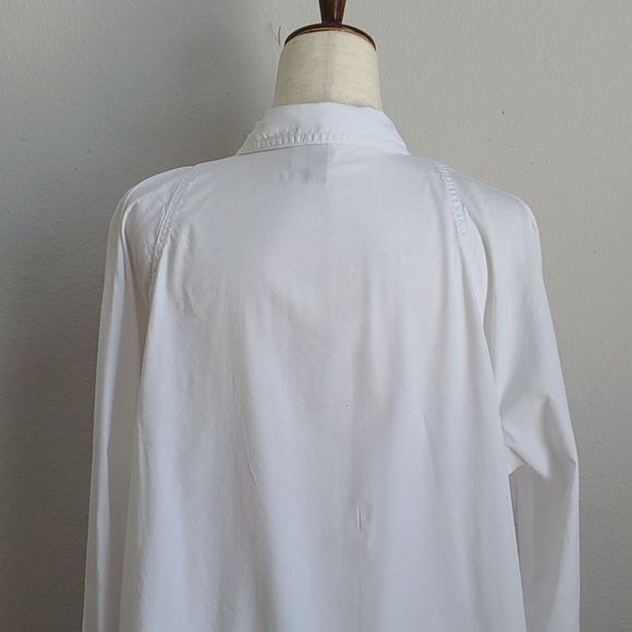 UNIVERSAL THREAD CO. WOMAN'S SHIRT - Picture 7 of 10